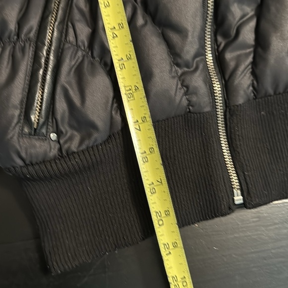 Express Quilted Black Vest with Zipper Pockets - Picture 2 of 6